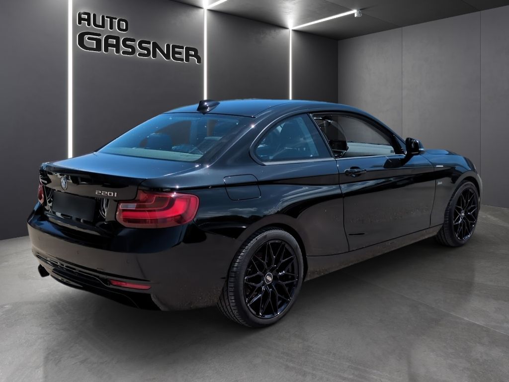 Fahrzeugabbildung BMW 220i Coupe Sport Line (8-fach)