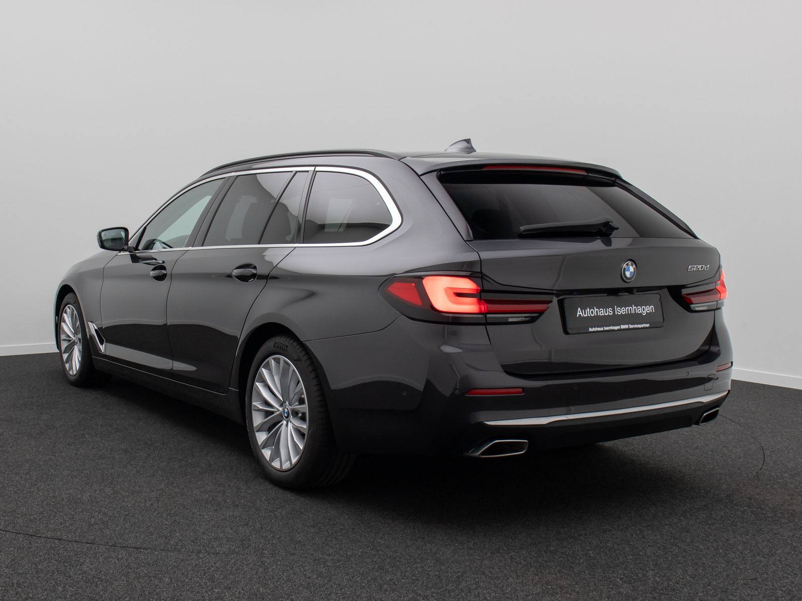 Fahrzeugabbildung BMW 520d Luxury Line DAB Kamera HUD Laser SoftClose