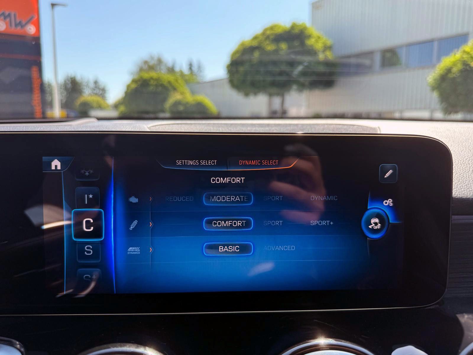 Fahrzeugabbildung Mercedes-Benz GLB35 AMG 4Matic ACC 360° HUD PANO BURMESTER LED