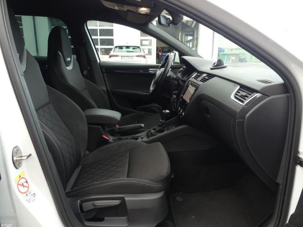 Fahrzeugabbildung SKODA Octavia Combi 2.0 TSI DSG RS *STANDHZG*KAMERA*