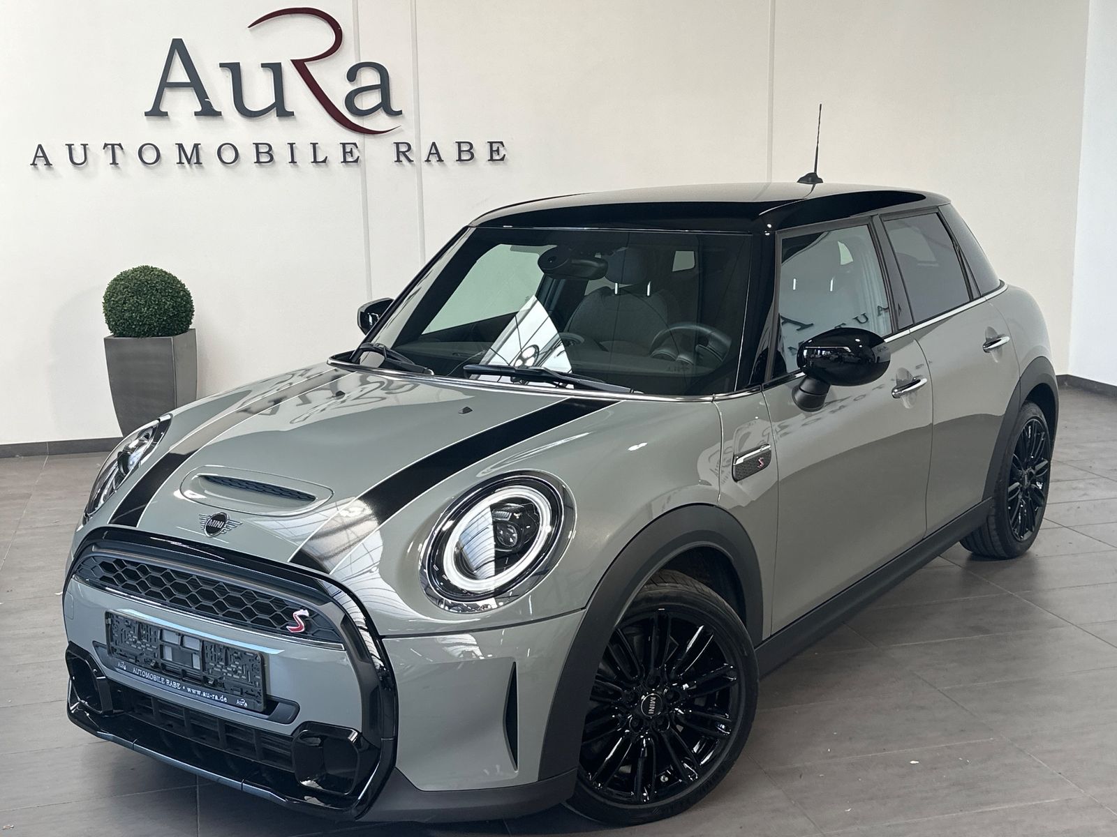 Fahrzeugabbildung MINI Cooper S Aut. Classic Trim NAV+LED+KEYLESS
