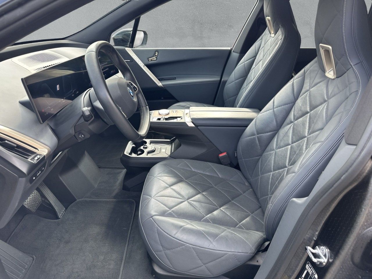 Fahrzeugabbildung BMW iX xDrive 40 xDrive