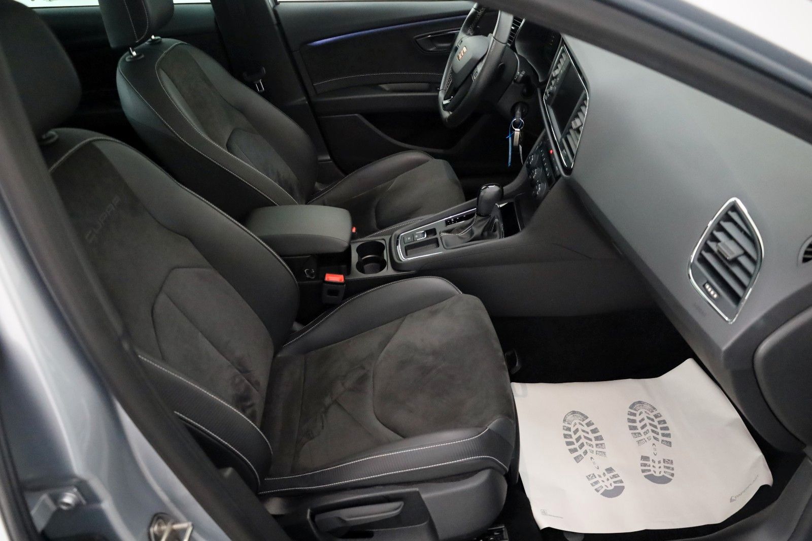 Fahrzeugabbildung SEAT Leon ST Cupra 300 4Dr.,T.Leder,Navi,Kamera,Panor