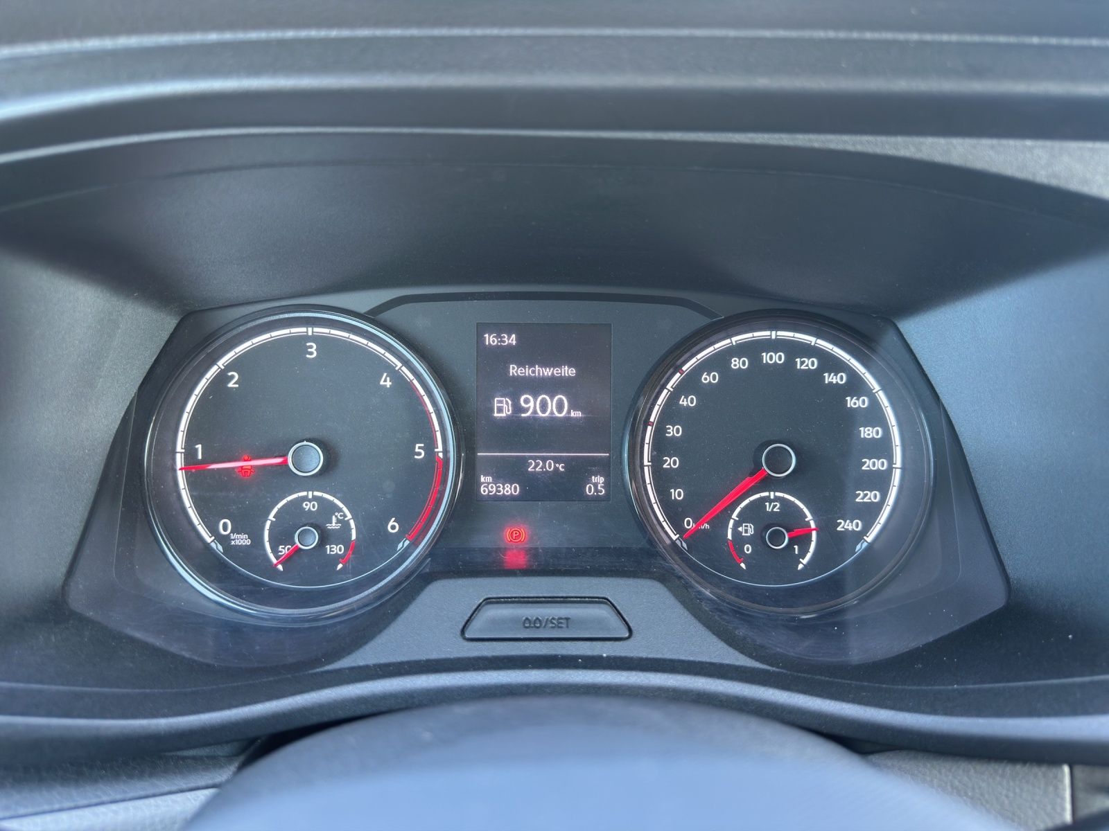 Fahrzeugabbildung Volkswagen T6 Transporter T6.1 Kasten TDI STH PDC DAB+ Klim
