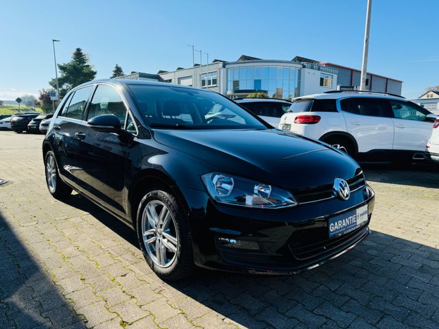 Volkswagen Golf VII Lim. Cup BMT+2xPDC+Navi+SHZ+PLA+