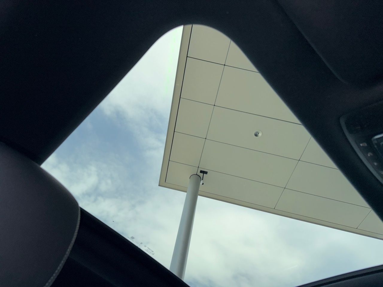 Fahrzeugabbildung Mercedes-Benz A 250 e PROGR.+AHK+PANO+STNDHZ+LHZG+LED+KAM+11KW
