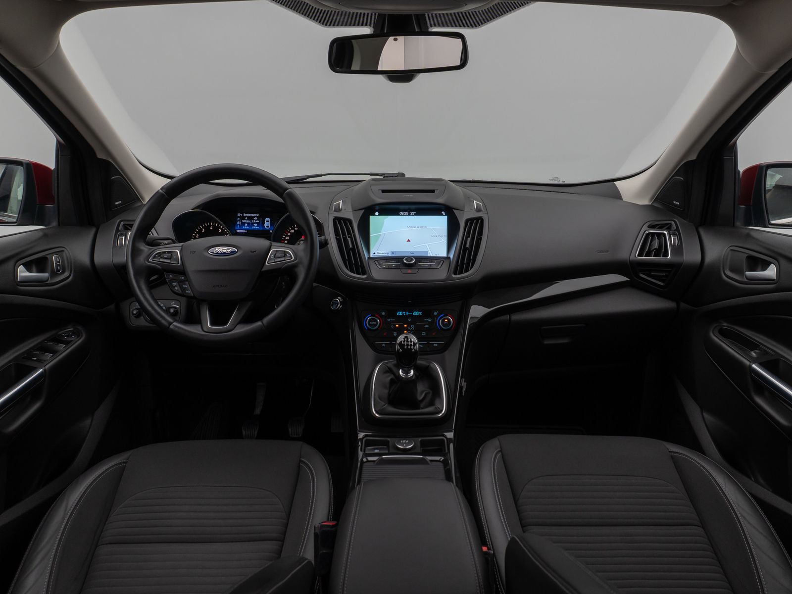 Fahrzeugabbildung Ford Kuga Titanium Navigation Kamera Sitzhzg Tempomat