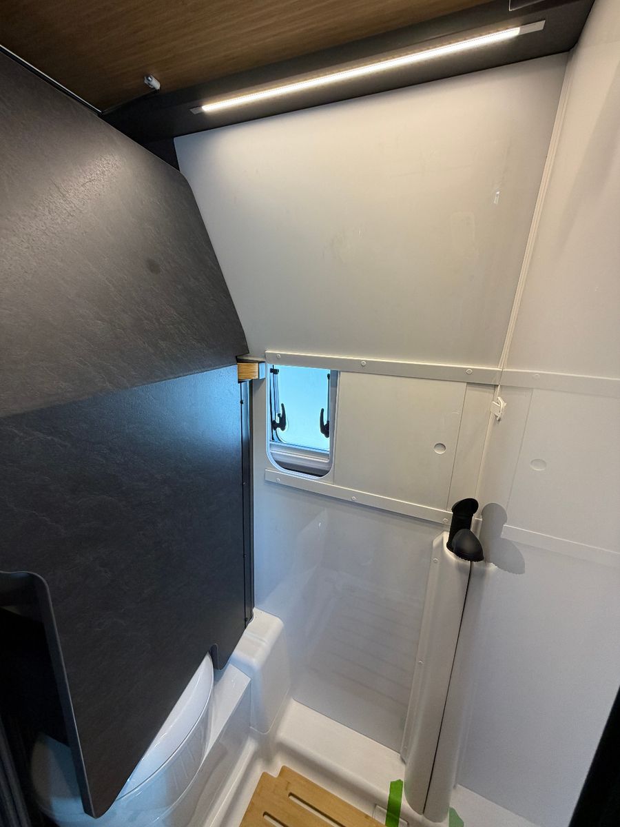 Fahrzeugabbildung HYMER / ERIBA / HYMERCAR Redwood 601 - Voll - 6.871€ sparen!