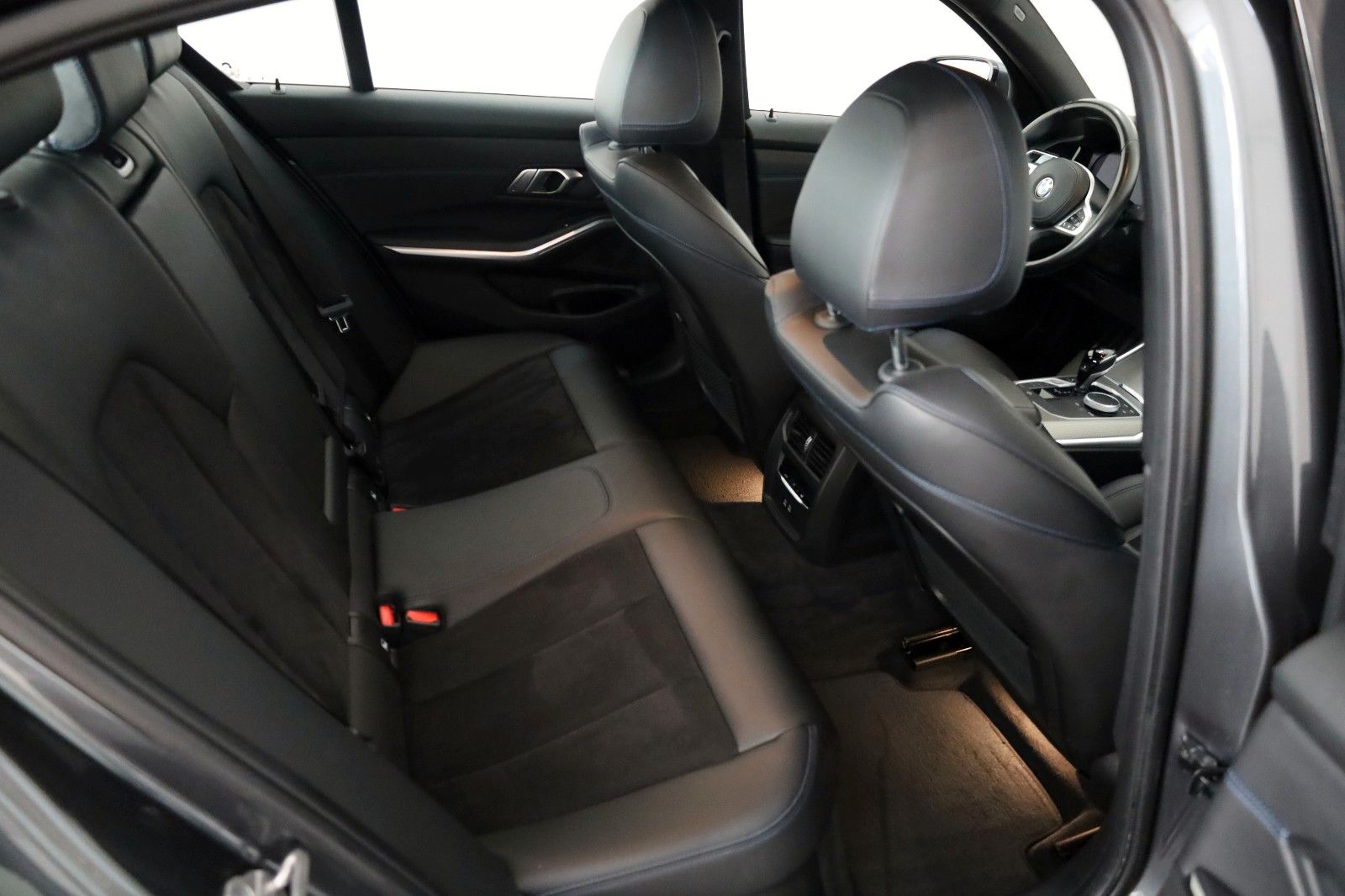 Fahrzeugabbildung BMW 330 d Lim. M Sport, T.Leder, Navi, LED, SH, SD