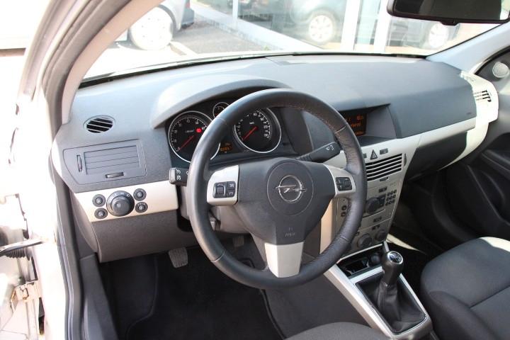 Opel Astra 2007 — photo 12