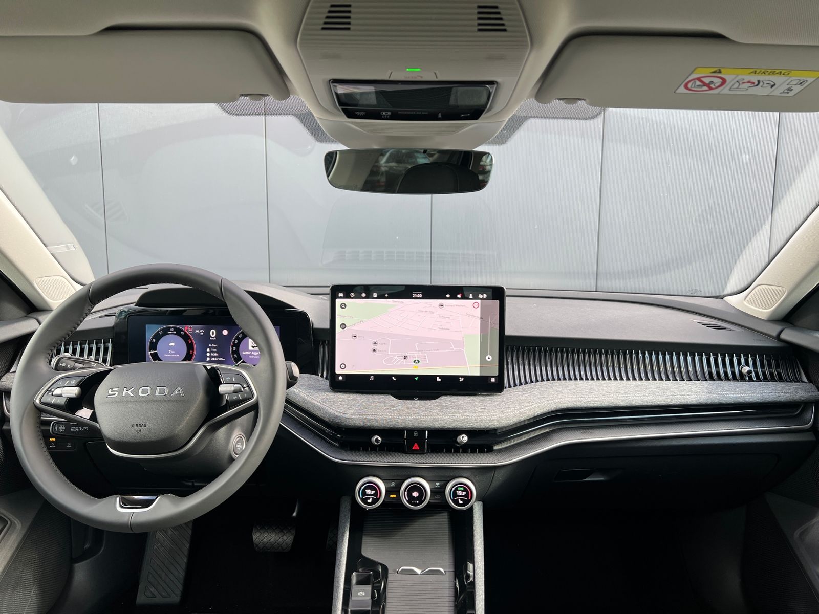 Fahrzeugabbildung SKODA Superb Combi Selection 2.0 TDI DSG *AHK, Navi, 1