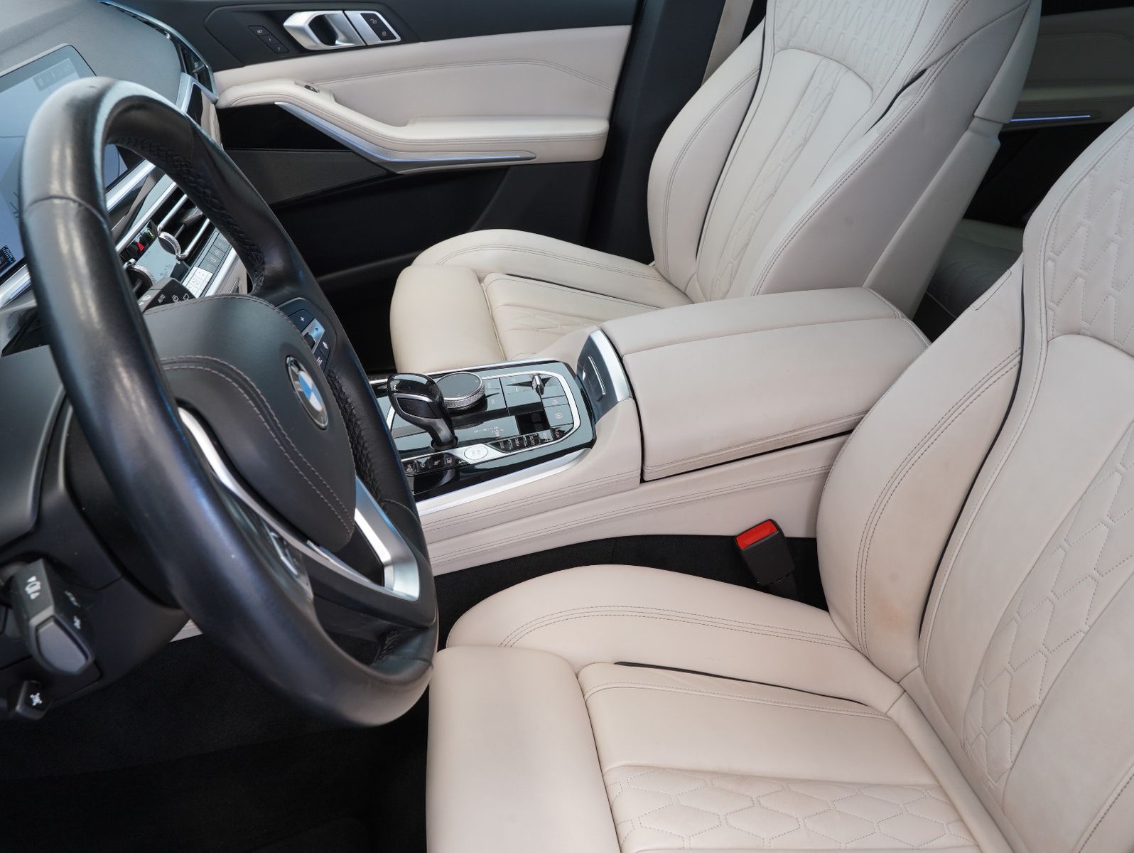Fahrzeugabbildung BMW X5 xDrive 45 e INDIVIDUAL/MERINO/GESTIK/360°/AHK