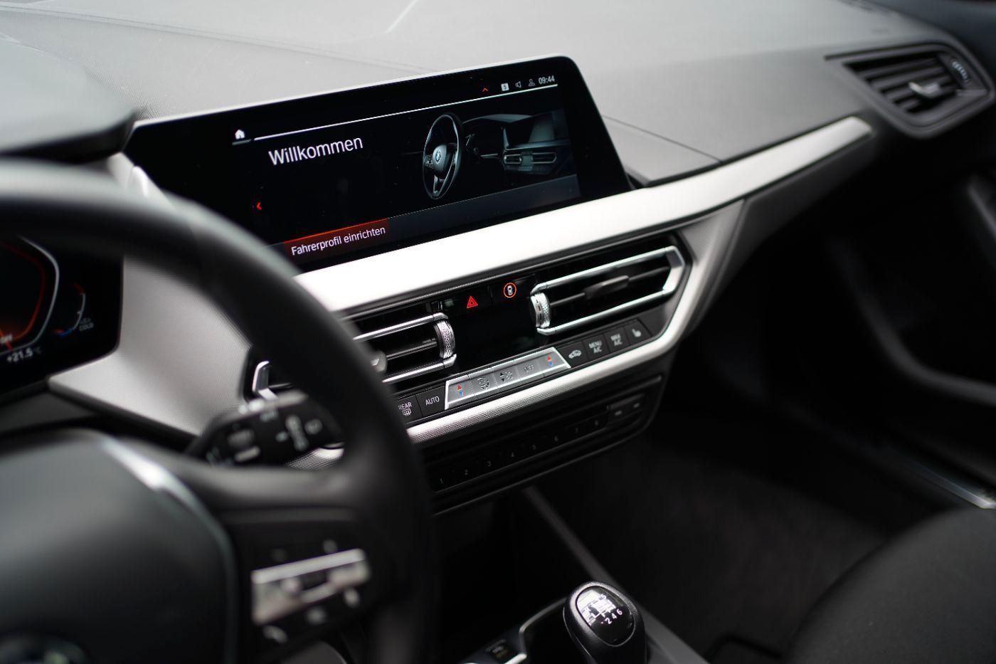 Fahrzeugabbildung BMW 118i Advantage +LED+PDC+LMR+Sport-Lederlenkrad+
