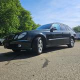 Mercedes-Benz E 320 T AVANTGARDE Avantgarde - Mercedes-Benz E 320 mit Benzin-Antrieb: Kombi