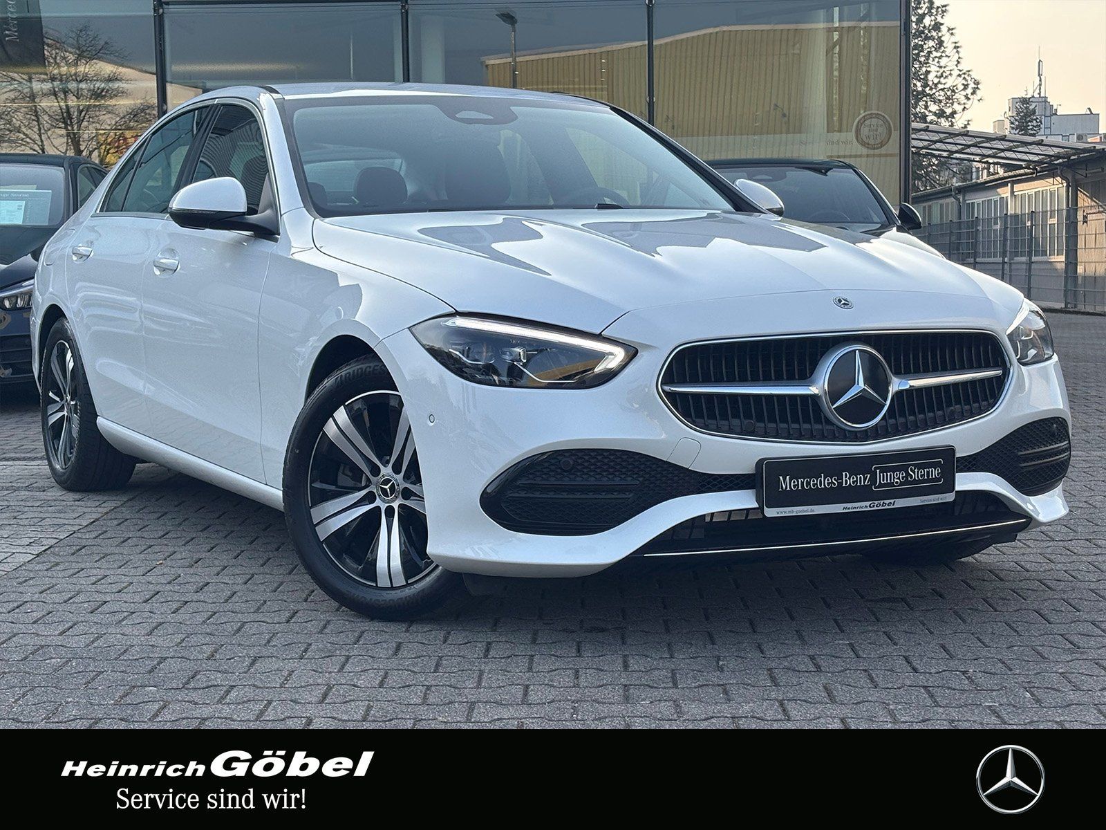 Fahrzeugabbildung Mercedes-Benz C 200 AVANTGARDE*TOTWINKEL*KAMERA*LED*SPURHALTE