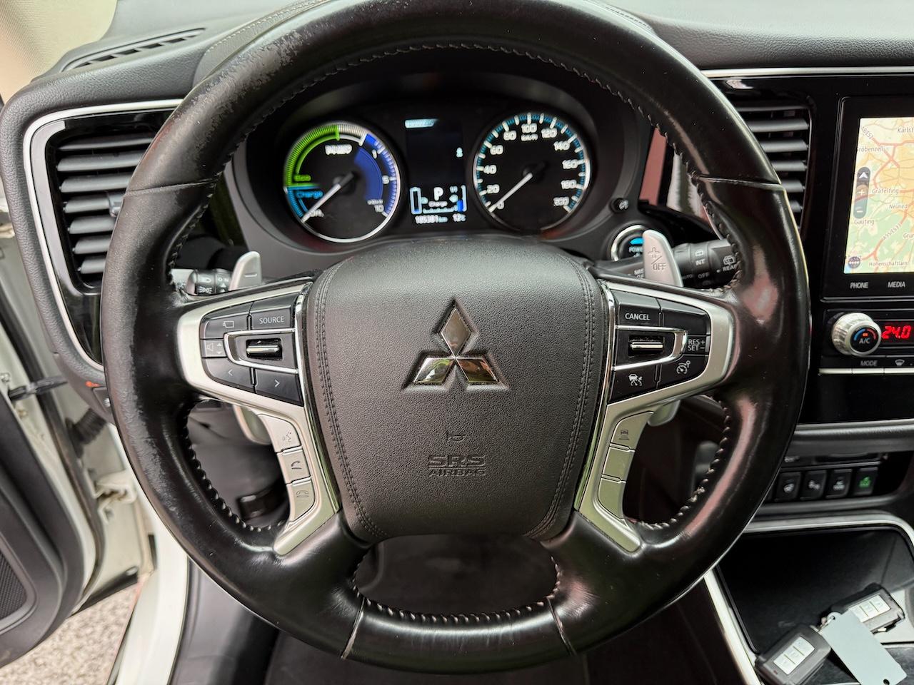 Mitsubishi Outlander 2.4 PHEV 4WD Plus *Leder*Navi*360°Kame