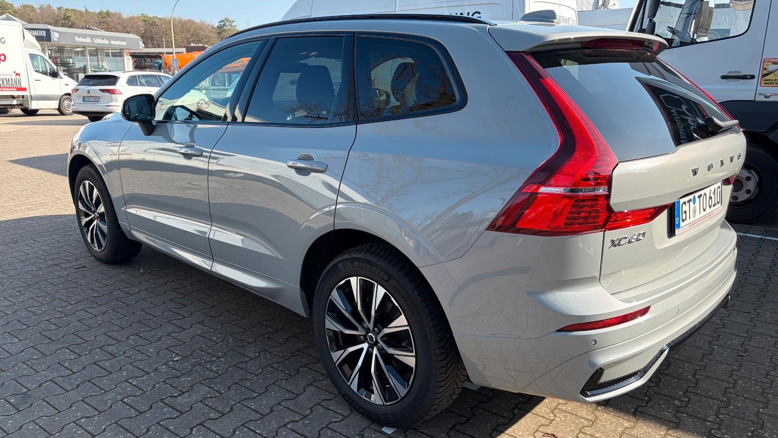 Fahrzeugabbildung Volvo XC 60 Plus Dark AWD Business Paket