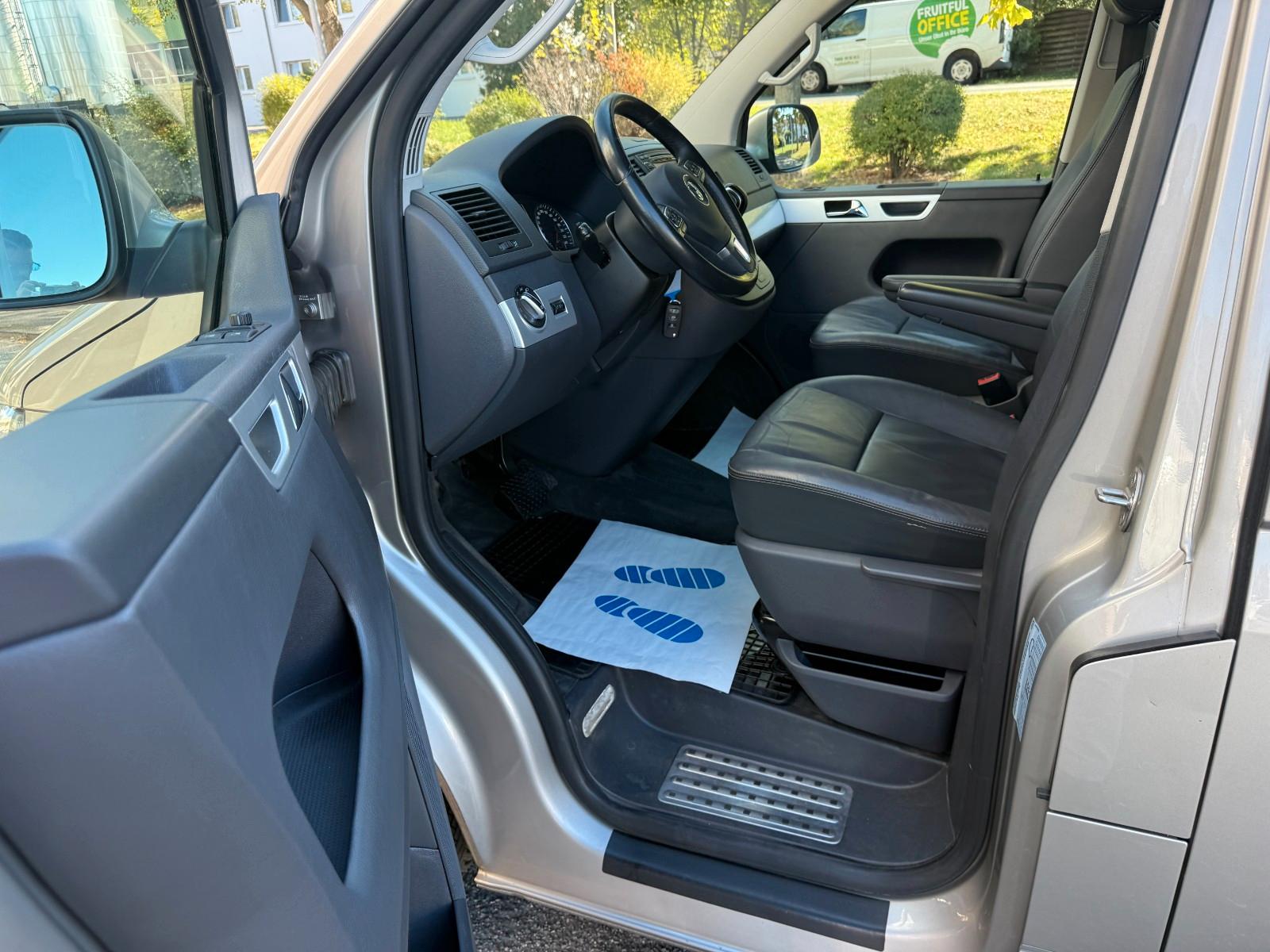 Volkswagen T5 Multivan 2.0 TDi Multivan Highline Automatik