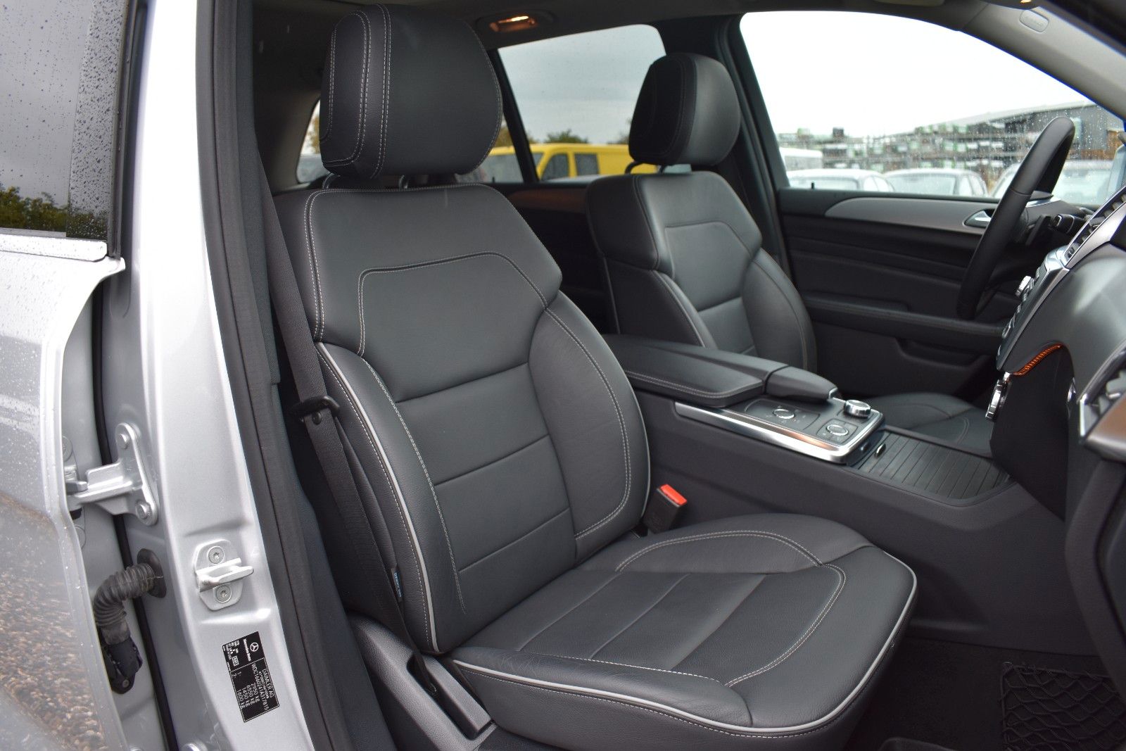 Fahrzeugabbildung Mercedes-Benz ML 350 CDI BlueTec 4Matic AHK/PANO/DISTRONIC