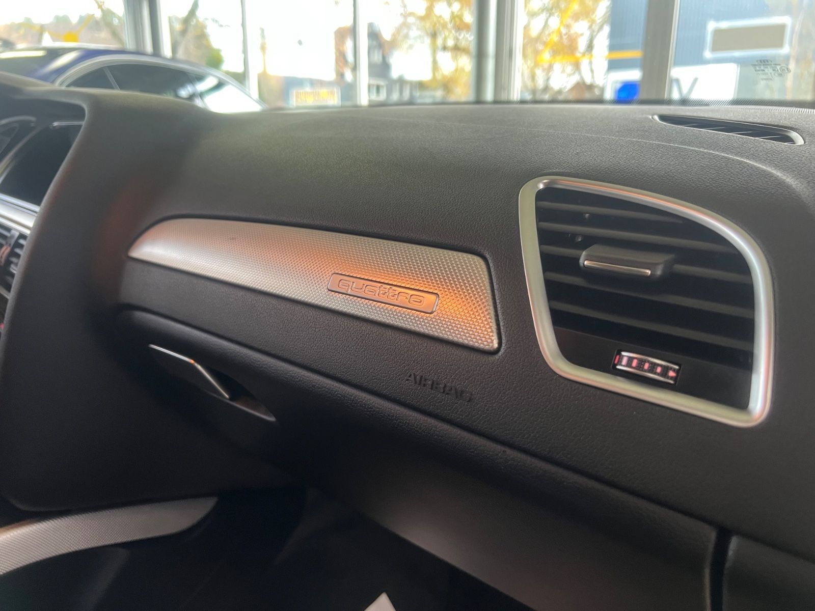 Fahrzeugabbildung Audi A4 Avant 2.0 TDI S line quattro *1.HAND*