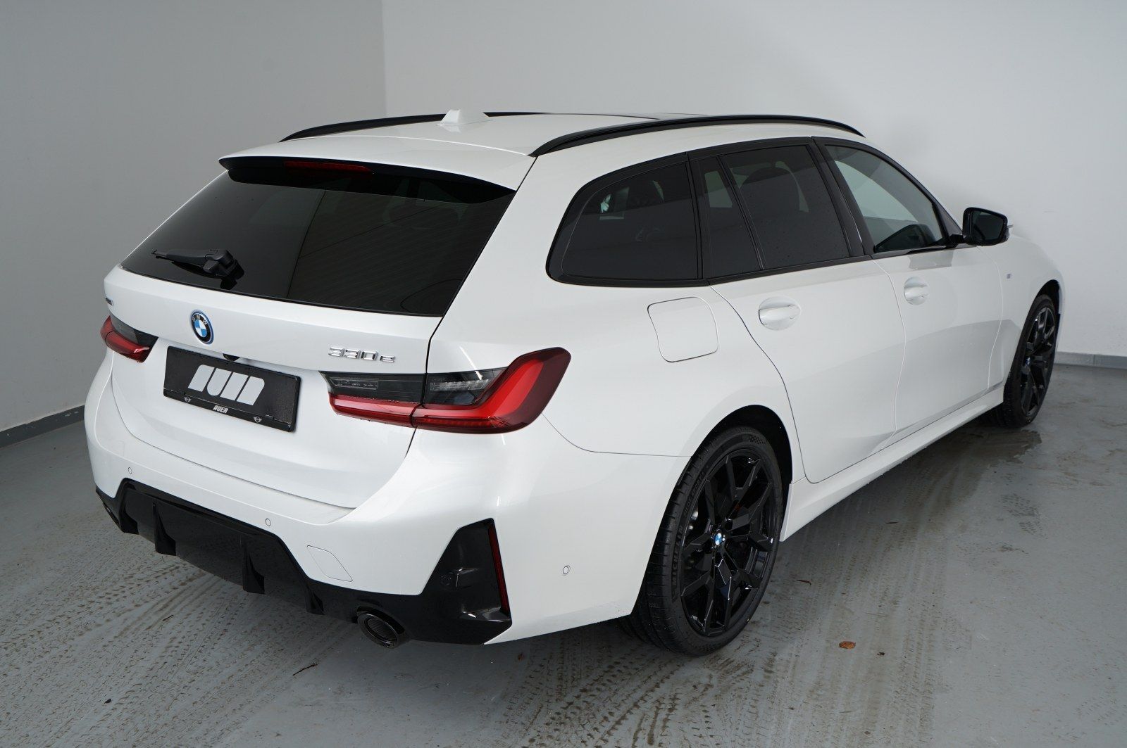 BMW 330e xDrive Touring (M-Sport Navi LED AHK H/K) imagem 3