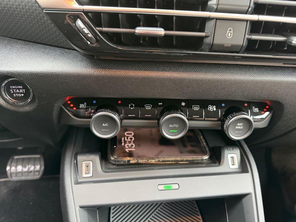 Fahrzeugabbildung Citroën C4 X PureTech 130 Stop&Start EAT8 MAX