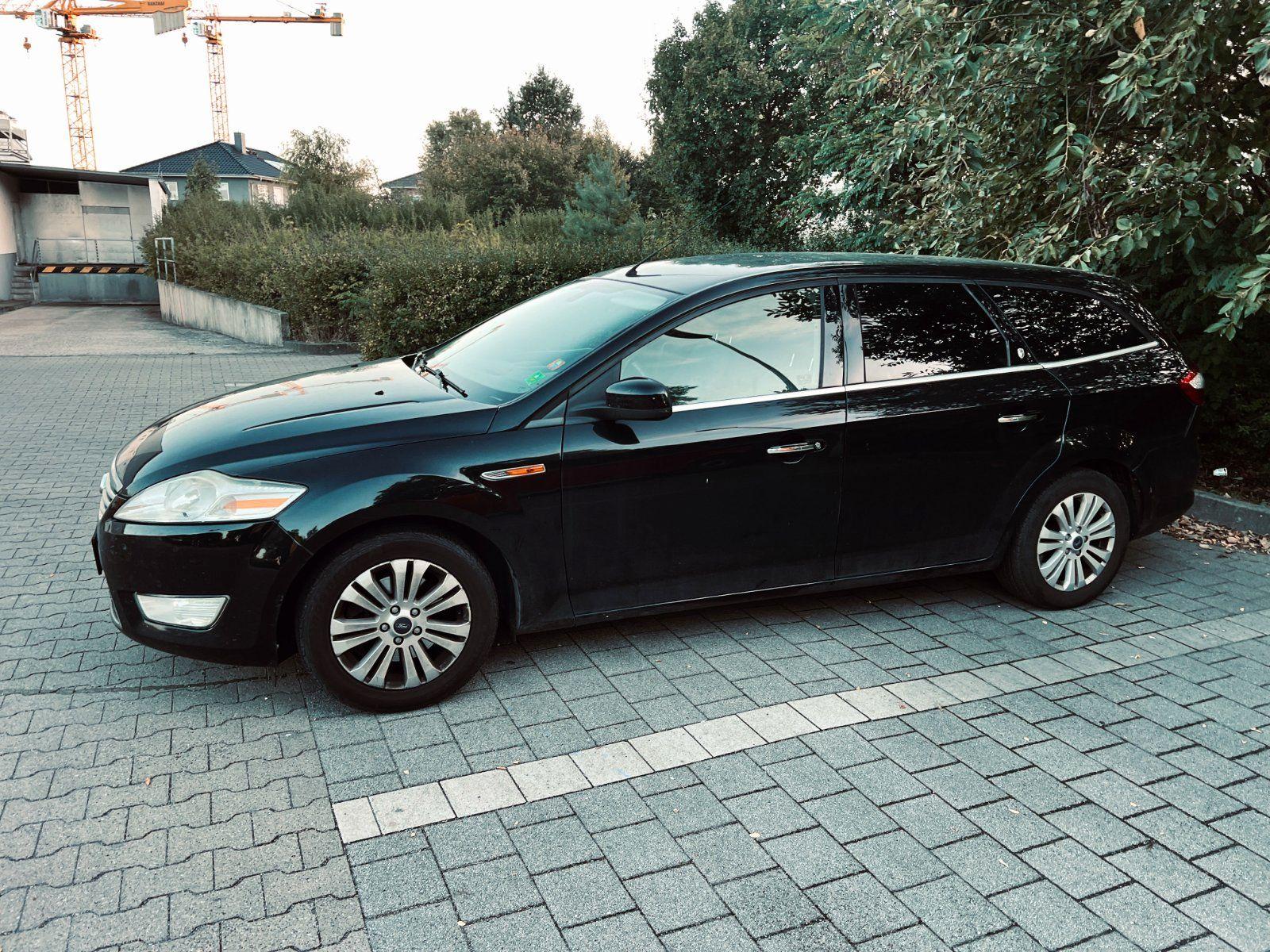 Ford Mondeo 2010 — rear view