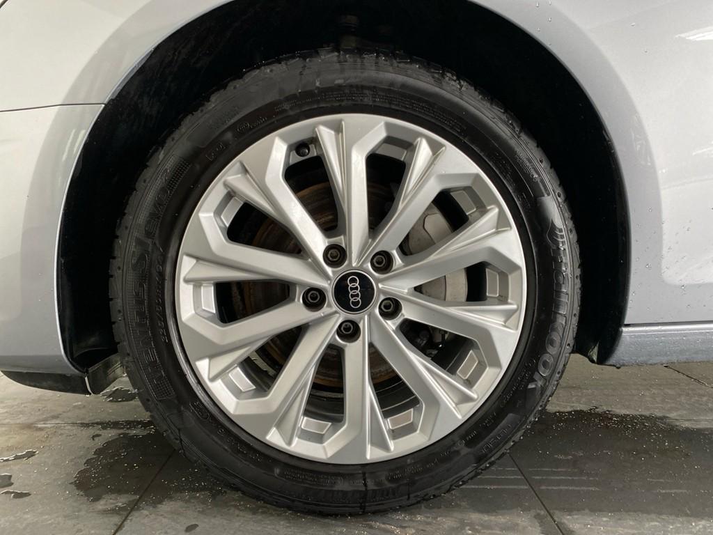 Audi A4 Avant 40 TDI BUSINESS+TOUR+NAVI+AHK+EPH+DAB++