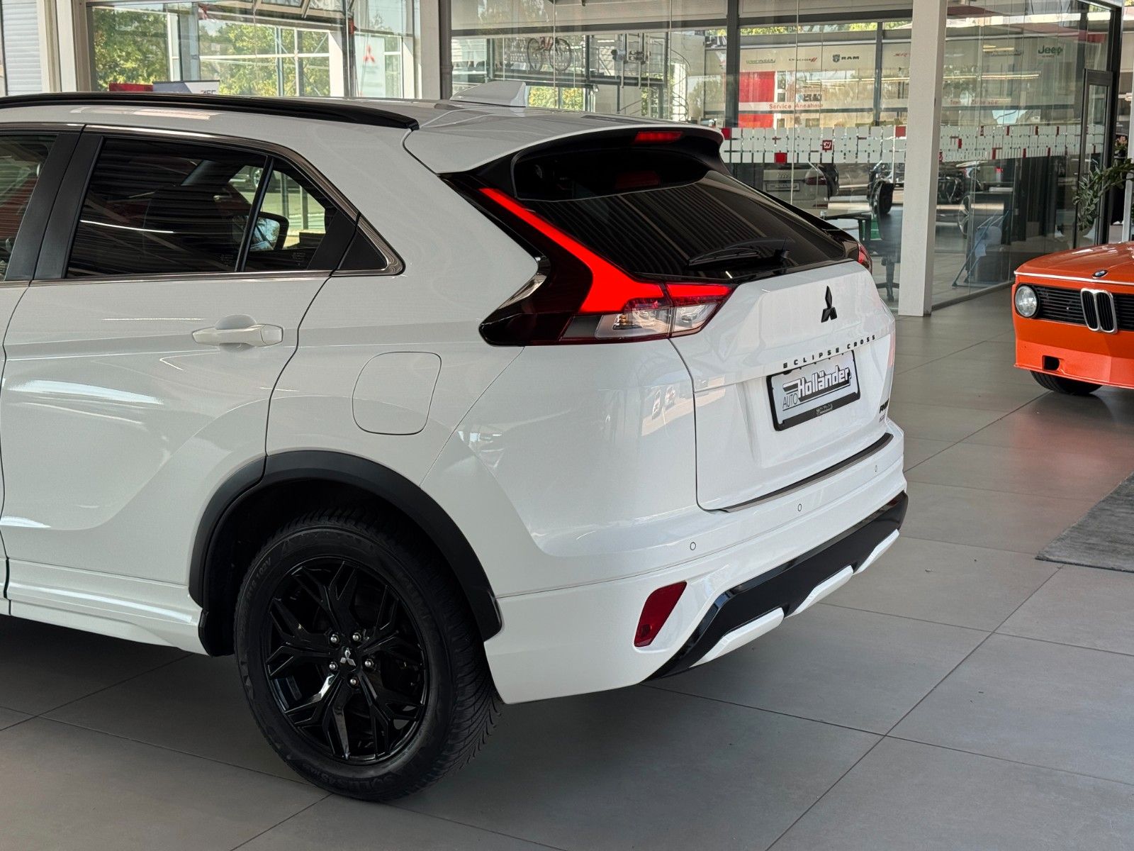 Fahrzeugabbildung Mitsubishi Eclipse Cross 2.4 PHEV Plus Select Black 4WD
