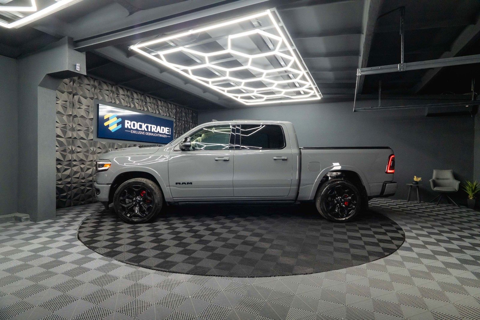 Fahrzeugabbildung Dodge RAM 5.7 V8 HEMI 4x4 LIMITED 10TH ANNIVERSARY ACC