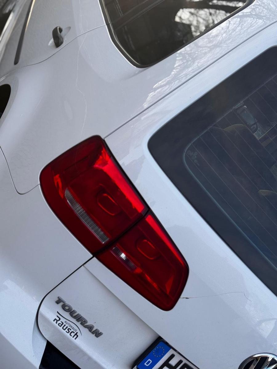 Volkswagen Touran 2011 — photo 14