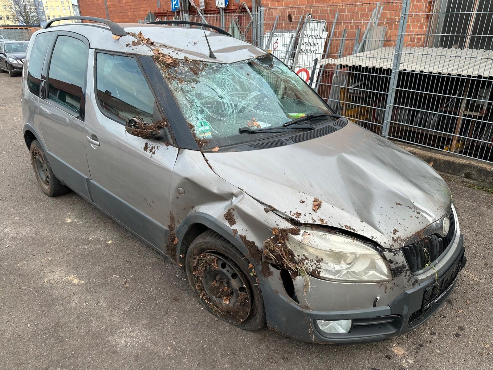 Skoda Roomster Scout UNFALL !