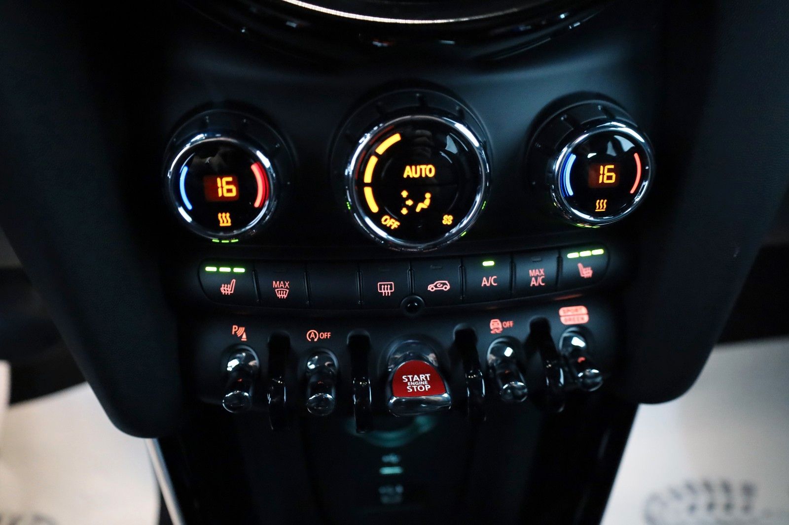 Fahrzeugabbildung MINI Cooper S, Yours Trim,Leder,Navi,Kamera,ACC,HUD