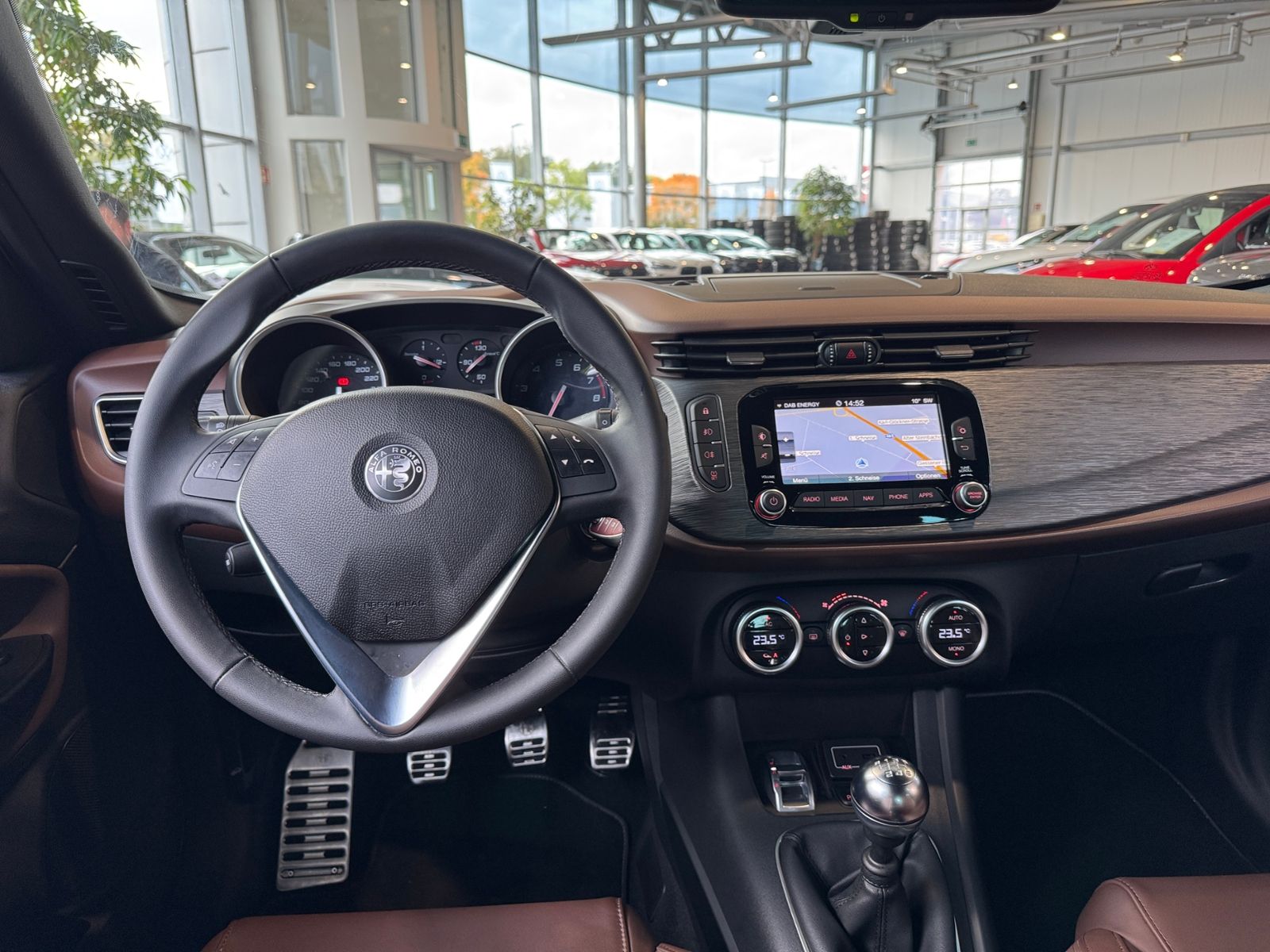 Fahrzeugabbildung Alfa Romeo Giulietta LUSSO Super XEN NAV SHZ PDC LEDER