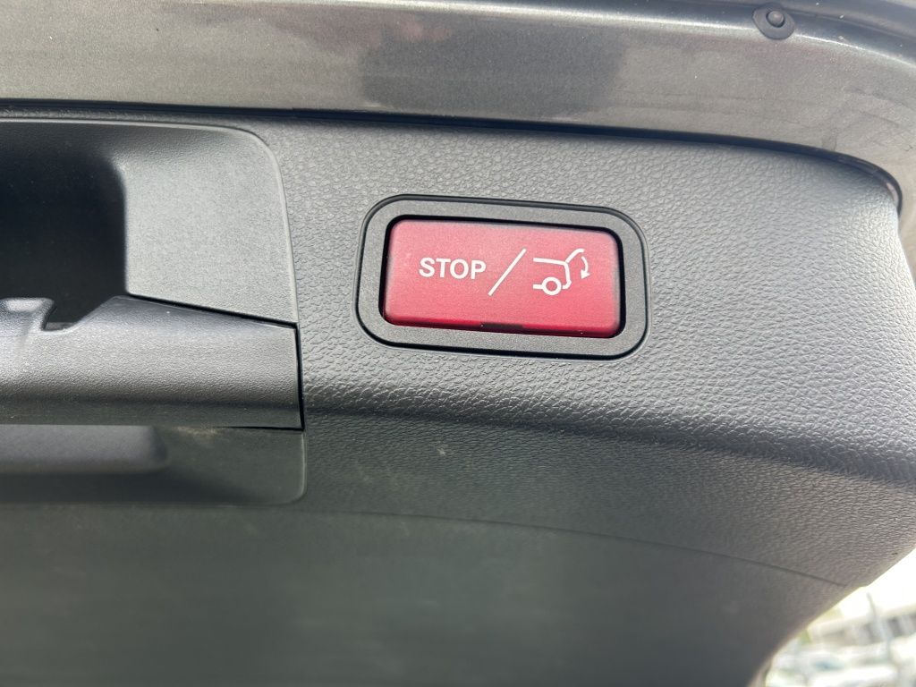 Fahrzeugabbildung Mercedes-Benz C 220 d T-Modell Avantgarde*COMAND*PanoDach*AHK