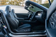 BENTLEY Continental GT 4.0 V8 S 4WD/ SPORT AGA/ MASSAGE BENTLEY Continental GT 4.0 V8 S 4WD/ SPORT AGA/ MASSAGE