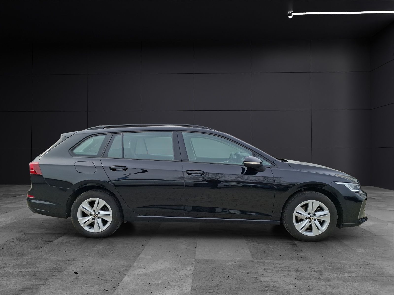 Fahrzeugabbildung Volkswagen Golf VIII Variant TSI Life Standhzg. LED Navi AI