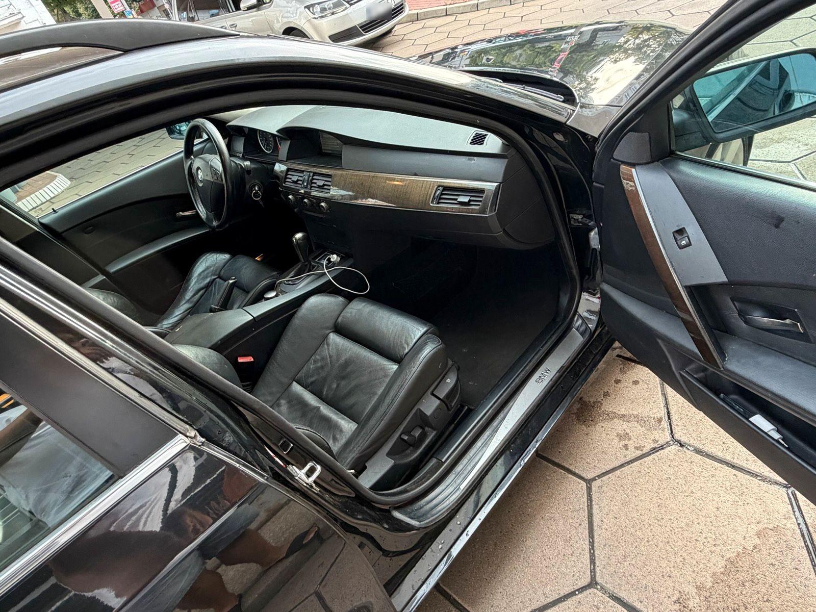 BMW 525 2004 — interior