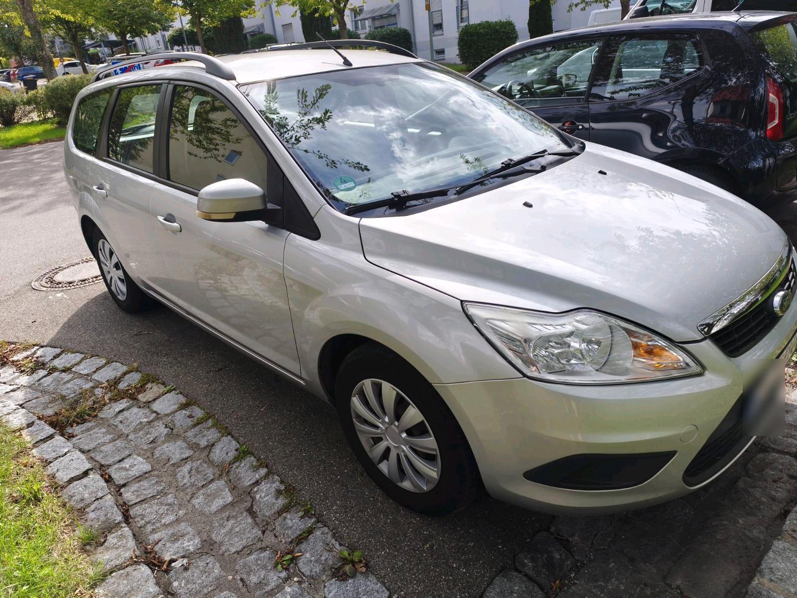 Ford Focus 2011 — rear view