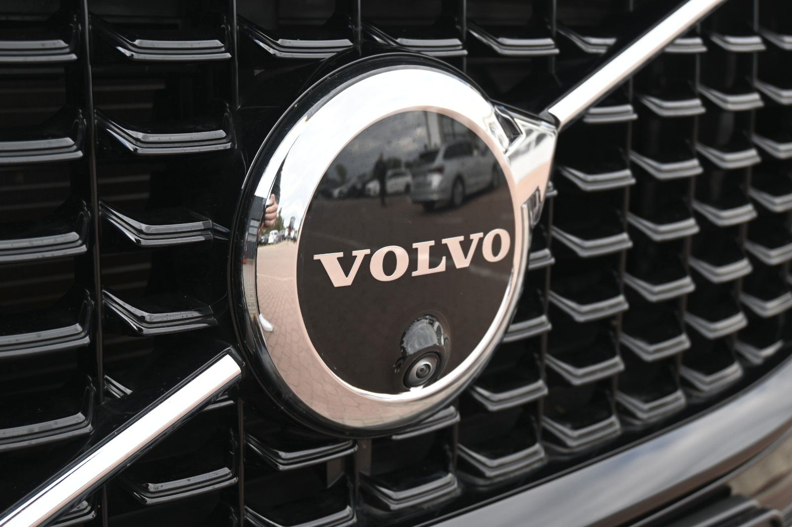 Fahrzeugabbildung Volvo XC60 B4 D Plus Dark*STDHZG*PANO*360°*ACC