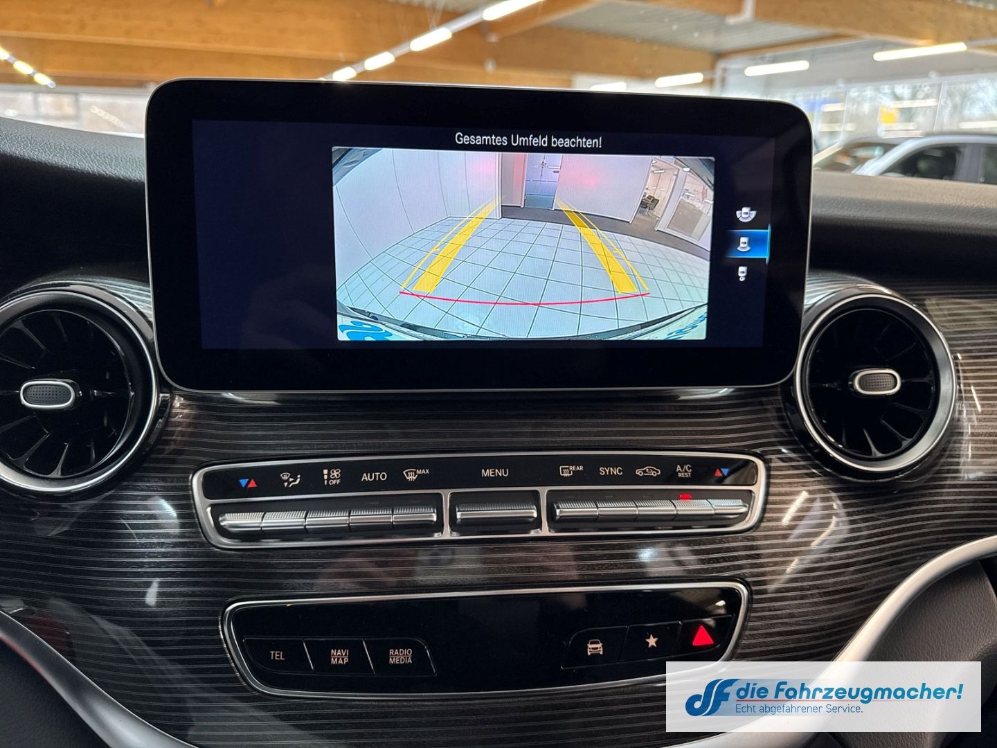 Fahrzeugabbildung Mercedes-Benz V 300 d EDITION extralang Sportpaket AHK-abnehmb