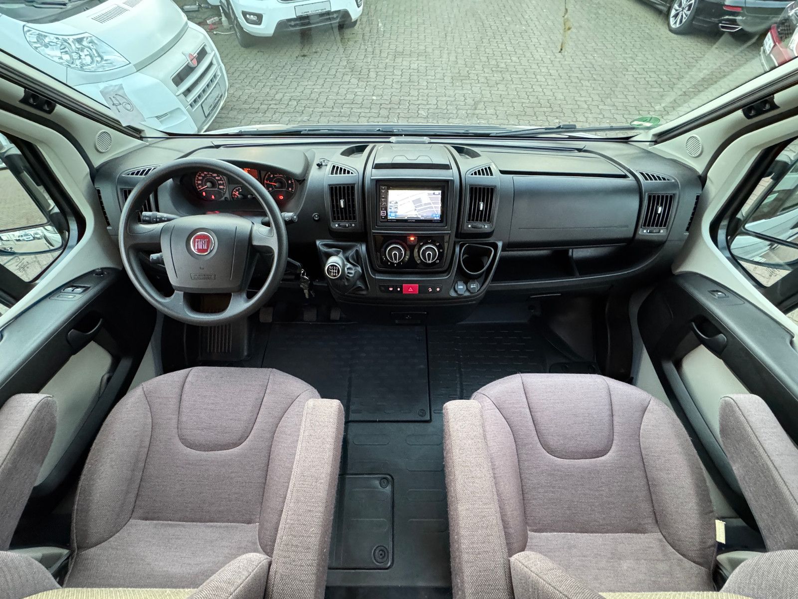 Fahrzeugabbildung HYMER / ERIBA / HYMERCAR YOSEMITE 600 CROSSOVER FIAT SCHLAFDACH LÄNGSBETT