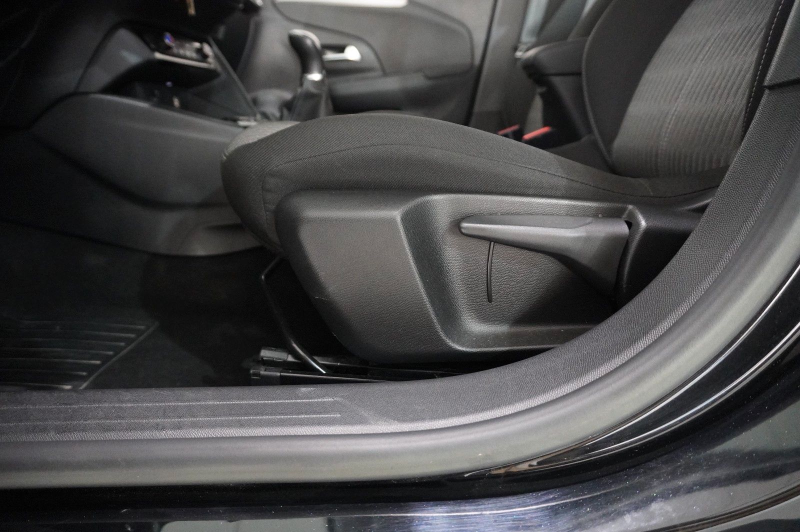 Fahrzeugabbildung Opel Corsa F 1.2 EDITION NAVI/KAMERA/SPORT/LHZ/DAB+