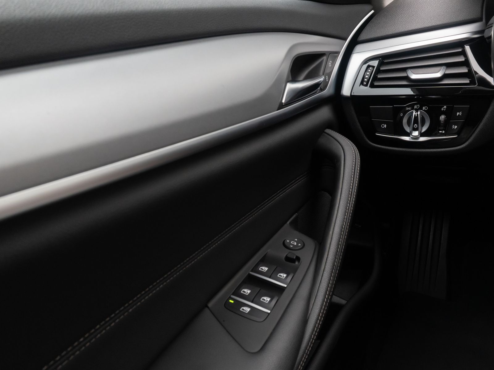 Fahrzeugabbildung BMW 520i Kamera DAB CockPitPro StandhzgAlarm LED