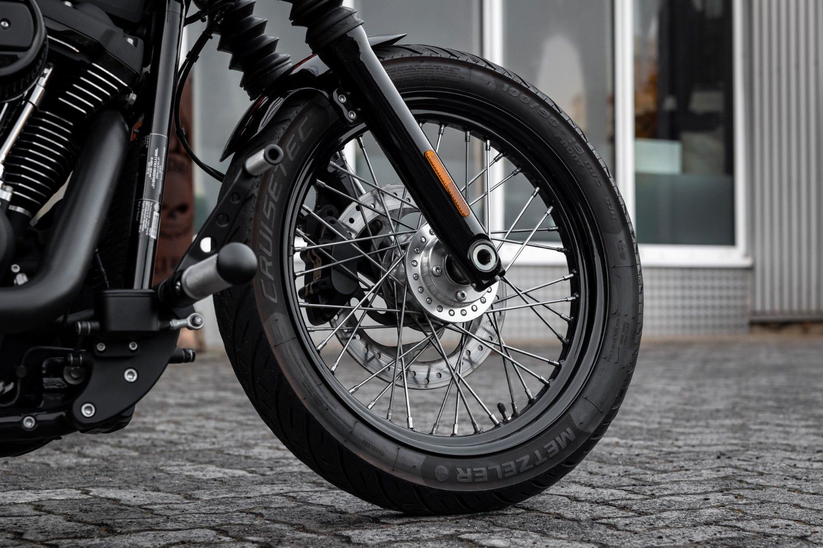 Fahrzeugabbildung Harley-Davidson FXBBS STREET BOB Softail 114 CUI - JEKILL&HYDE