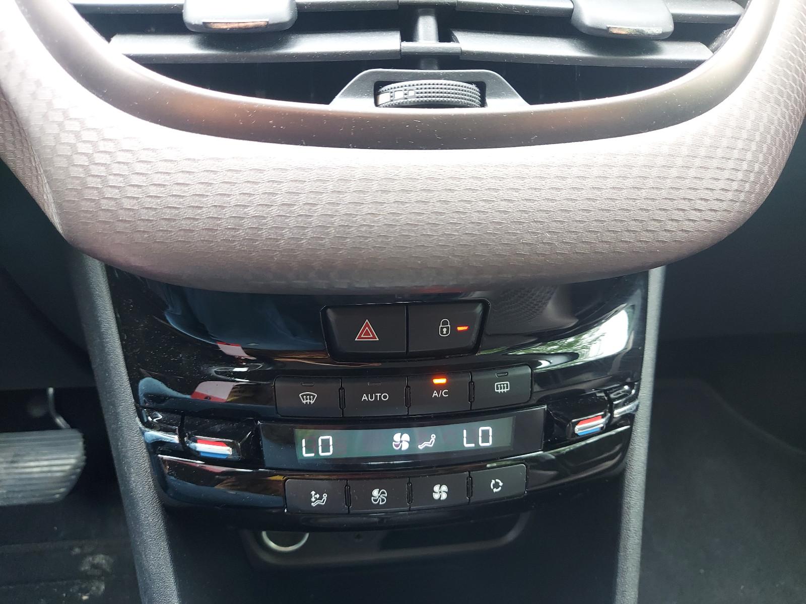 Peugeot 2008 1.6HDI Allure  Aut&Navi&SHZ