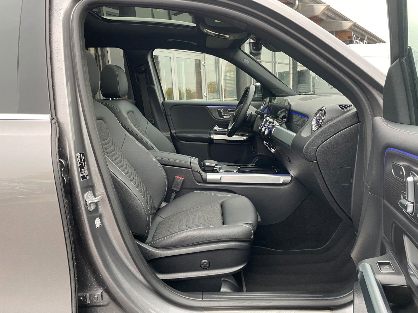 Fahrzeugabbildung Mercedes-Benz GLB 220 d 4MATIC Progressive AHK+Memory+Pano+360