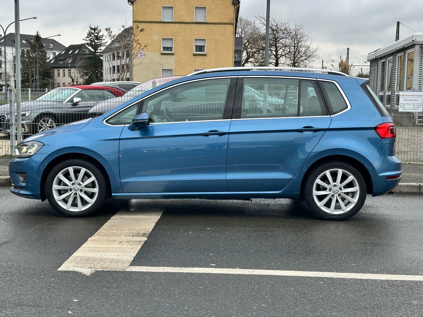 Fahrzeugabbildung Volkswagen GOLF SPORTSVAN VII HIGHLINE BMT*AHK+PANO+AUTOM.*
