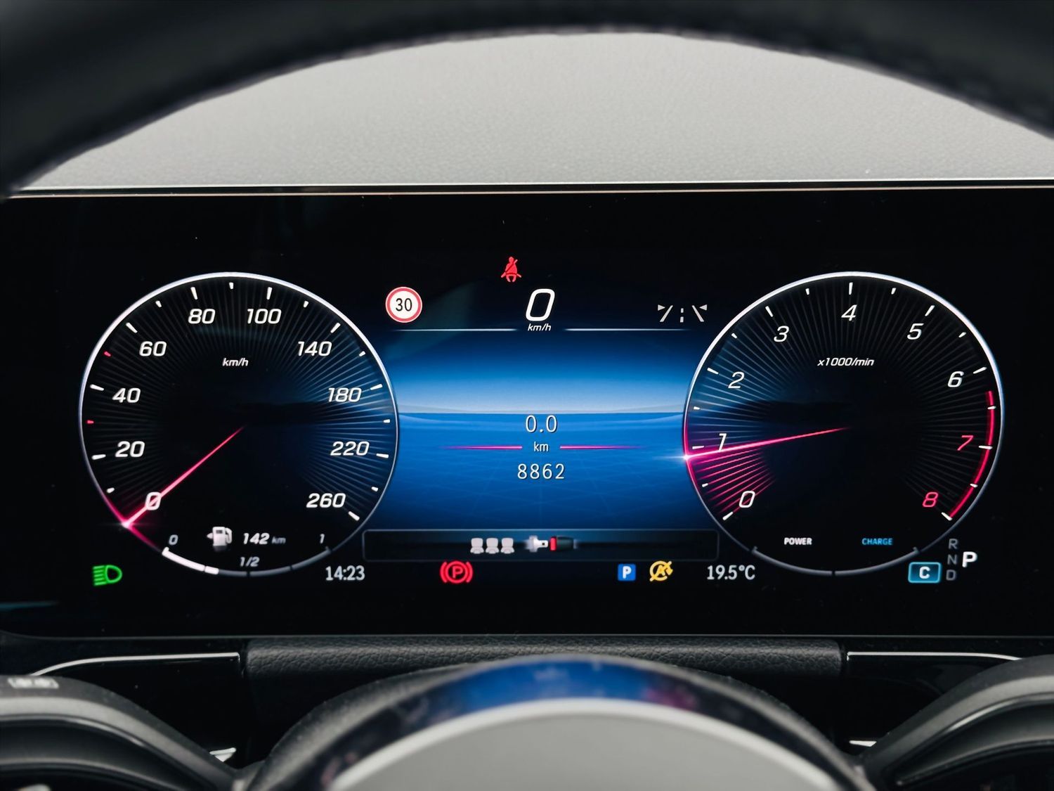 Fahrzeugabbildung Mercedes-Benz GLA 200 PROGRESSIVE ADVANCED, 360°, Totwinkel, W