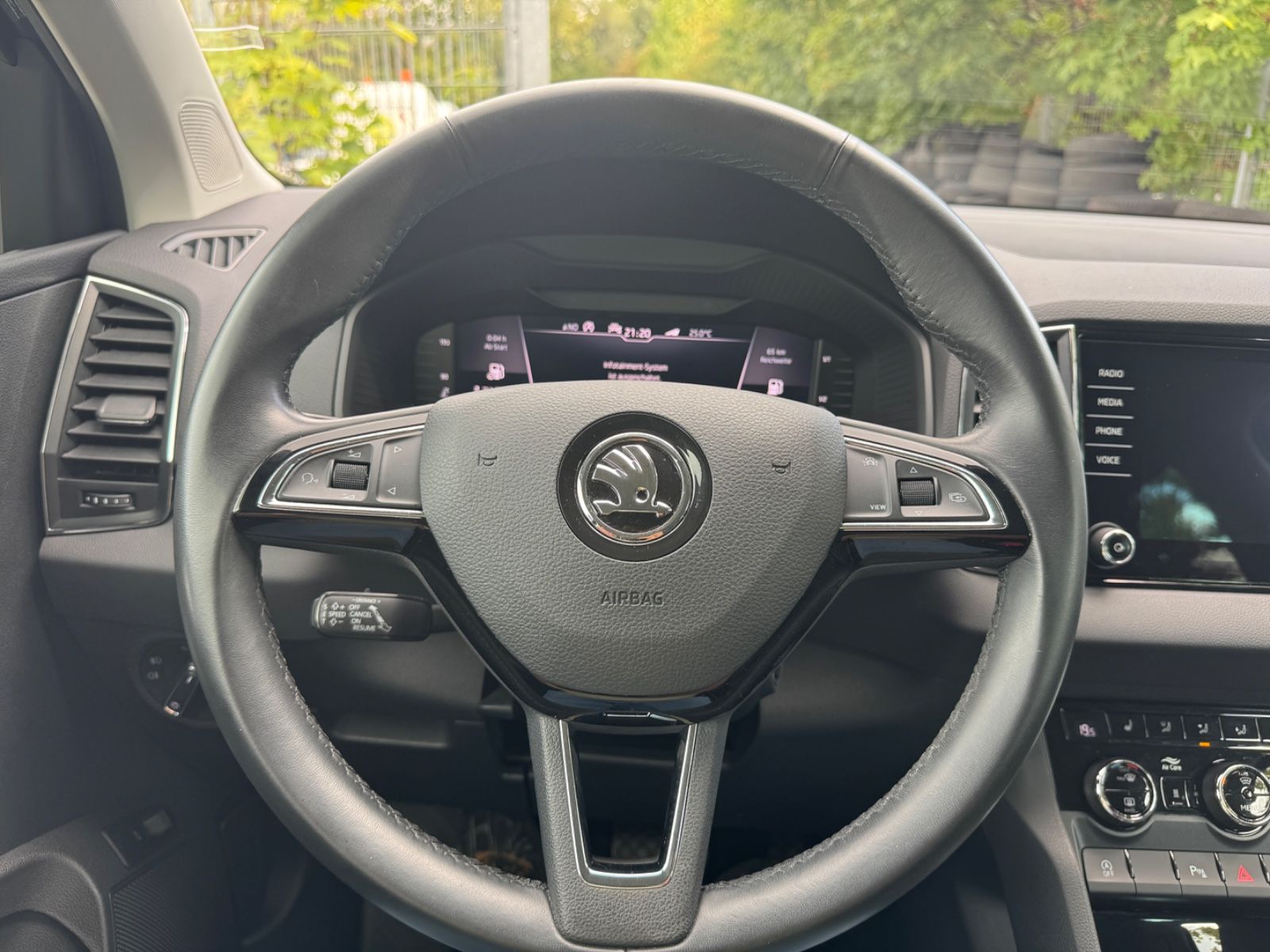 Fahrzeugabbildung SKODA Karoq Style LED+Navi+ACC+Kamera+Standheizung
